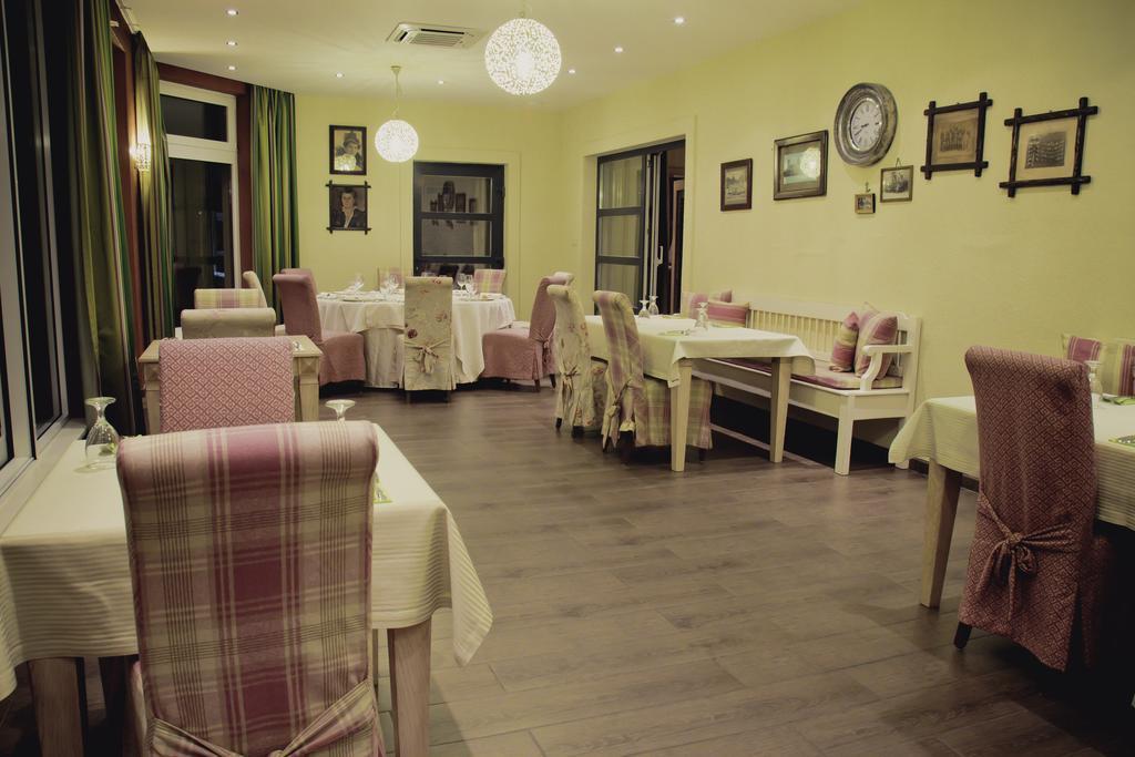 Diva Kacica Restaurant & Pansion Hotel Komárno Eksteriør billede